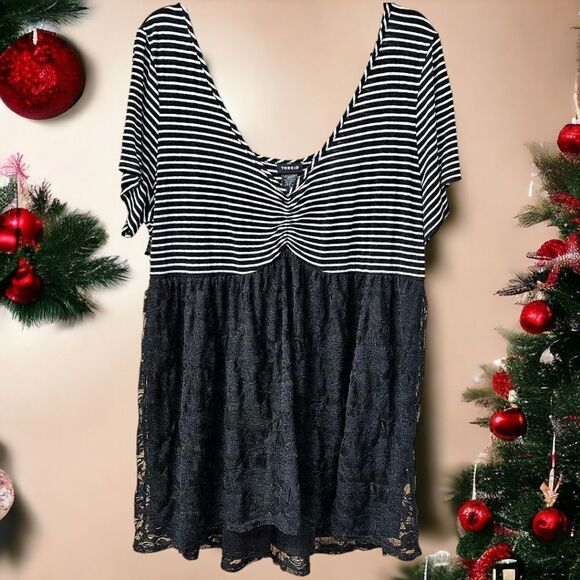 TORRID Plus Size Black & White Striped Peplum Lace V-Neck Tunic/Dress - Picture 1 of 16
